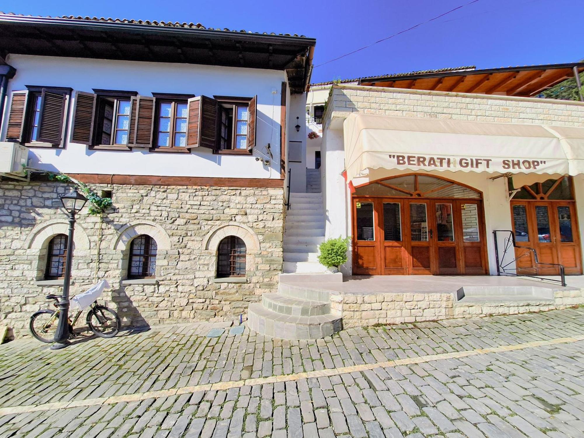 Villa Mishel Suites Berat Buitenkant foto