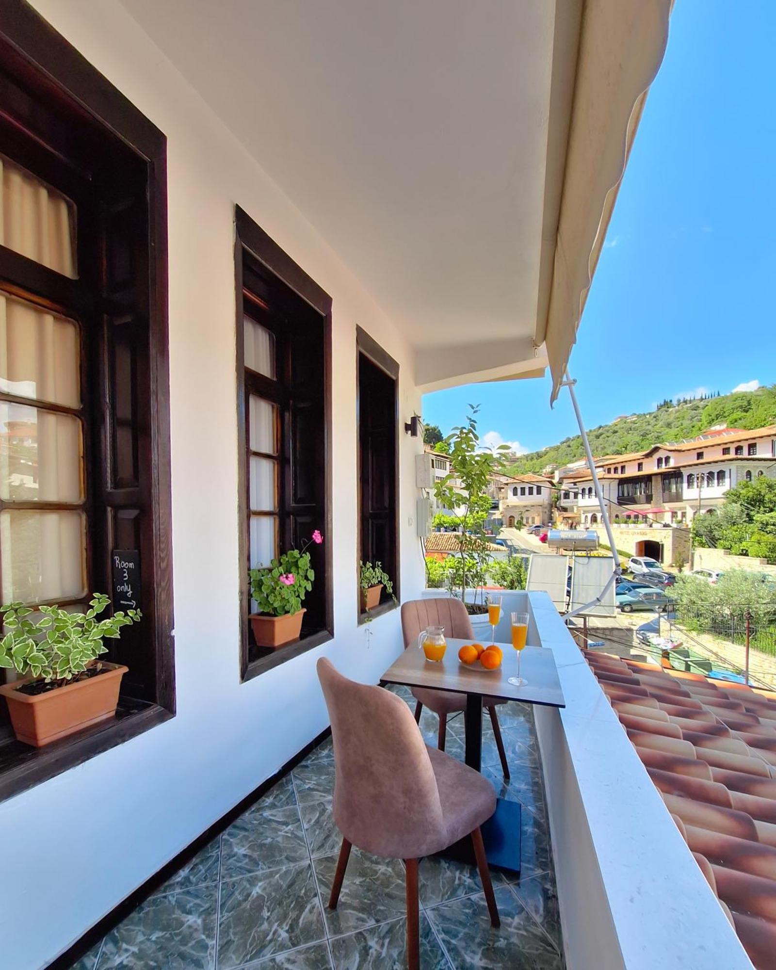 Villa Mishel Suites Berat Buitenkant foto
